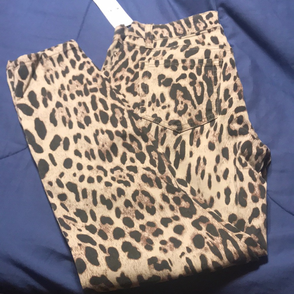 Leopard print skinny pants